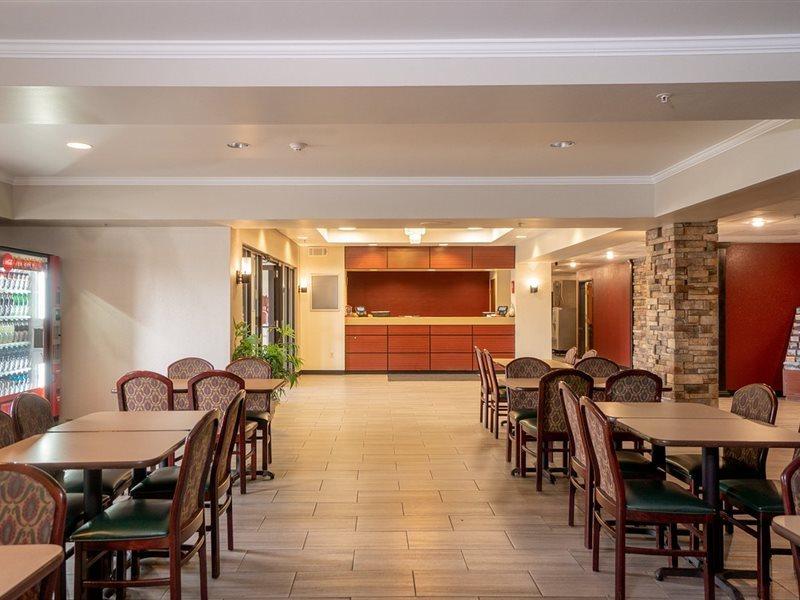 Red Roof Inn & Suites Indianapolis Airport Exterior foto