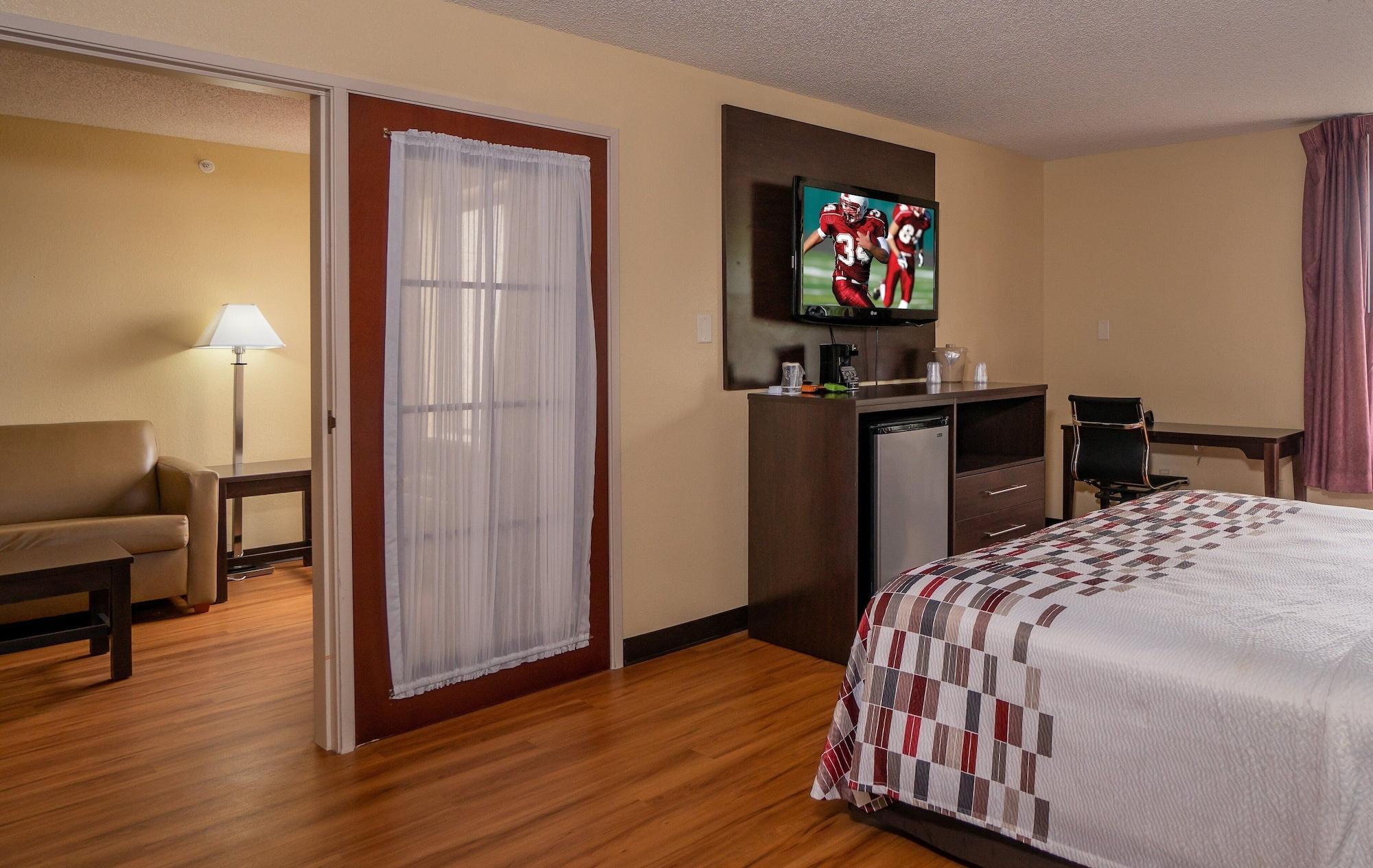 Red Roof Inn & Suites Indianapolis Airport Exterior foto