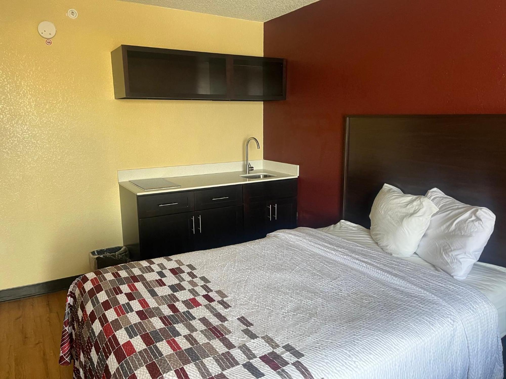 Red Roof Inn & Suites Indianapolis Airport Exterior foto